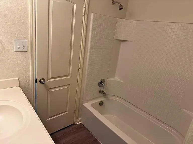 1806 Douglas St — Photo 13