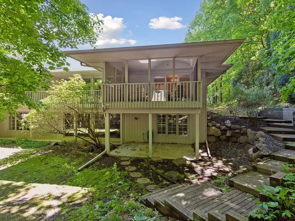 4790 Bayswater Rd, Shorewood, MN 55331