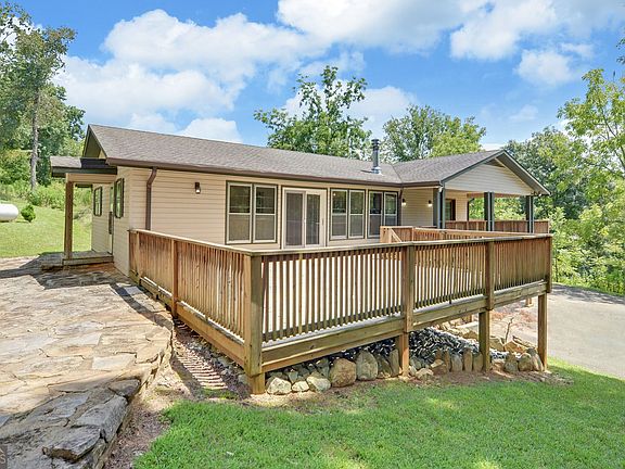 3rd image of 140 Tranquility Dr