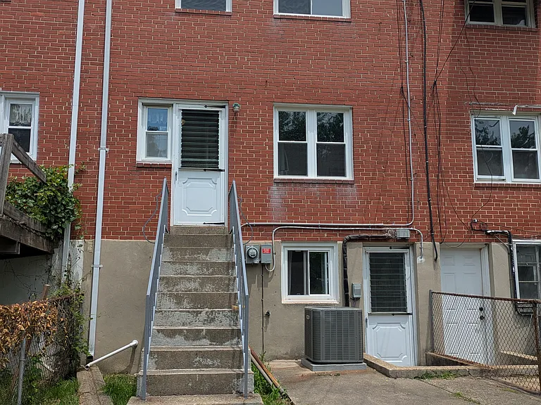 3215 Wallford Dr — Photo 2