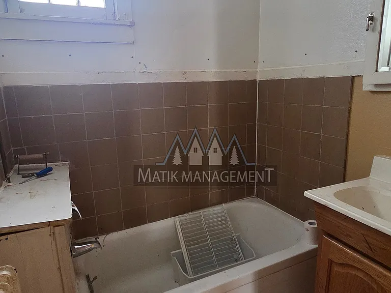 143 Main St W #1/2 — Photo 32