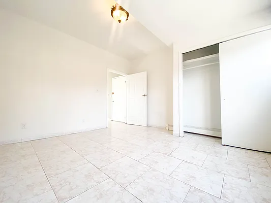 Rented by RealTegrity NY LLC | media 23