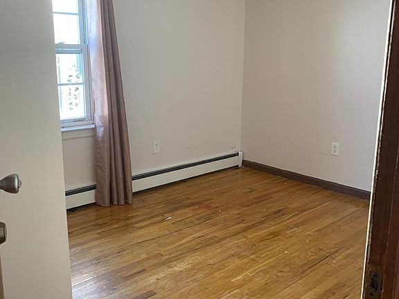 5th image of 16413 107th Ave #1