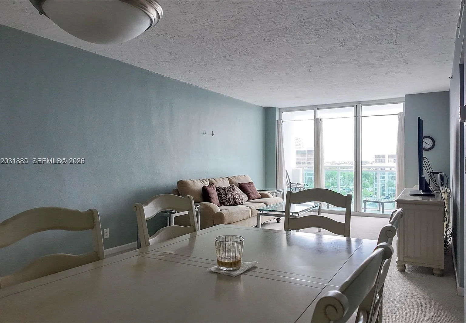 Residences On Hollywood B — Photo 3