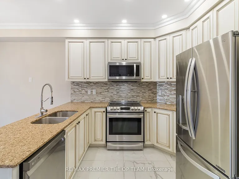 17 True Blue Cres — Photo 20