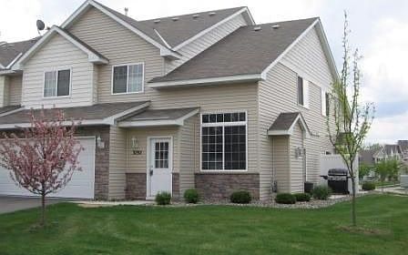 Bright end unit with stone accents 