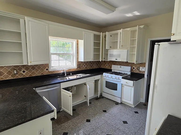 6015 Fords Lake Ct NW — Photo 9
