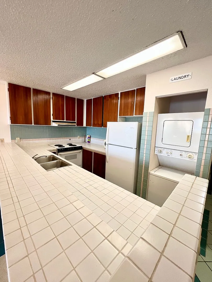 Oceanfront 2BR / 2BA Condo at The Sea Village on Ali'i Drive — Photo 4