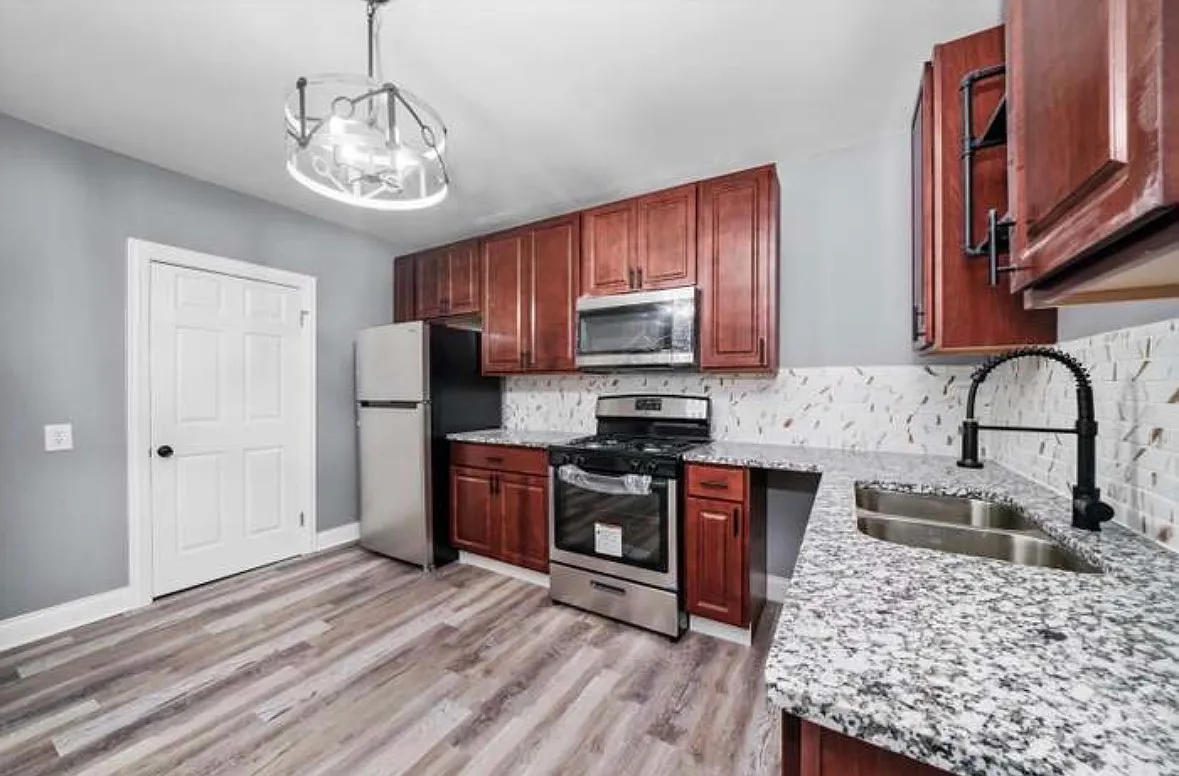 3 bed, 1200 sqft, $2,500 — Photo 1