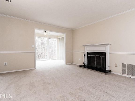 2nd image of 1404 Vicksburg Pl