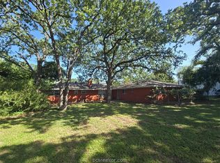 406 Fairway Dr, Bryan, TX 77801