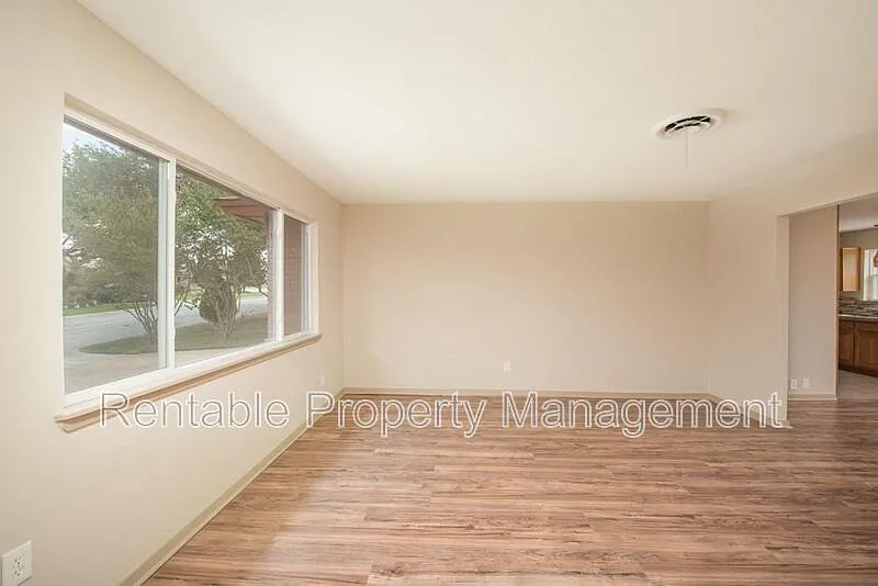 3 bed, 2.0 bath, 1622 sqft, $1,825 — Photo 4
