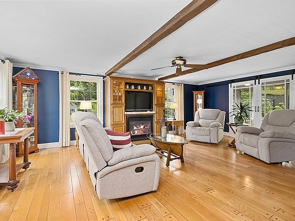 5th image of 13 Meadowview Rd