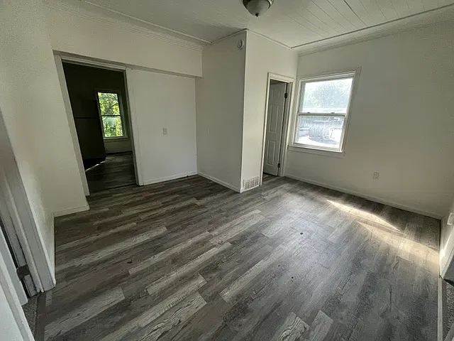 4 bed, 1.5 bath, 1000 sqft, $1,400 — Photo 3