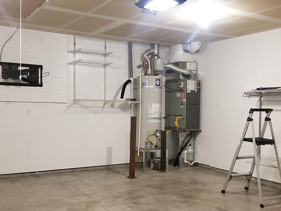 3rd image of 523 SE 15th Ave