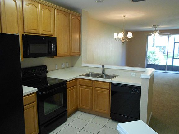 4th image of 1660 Stockton Dr