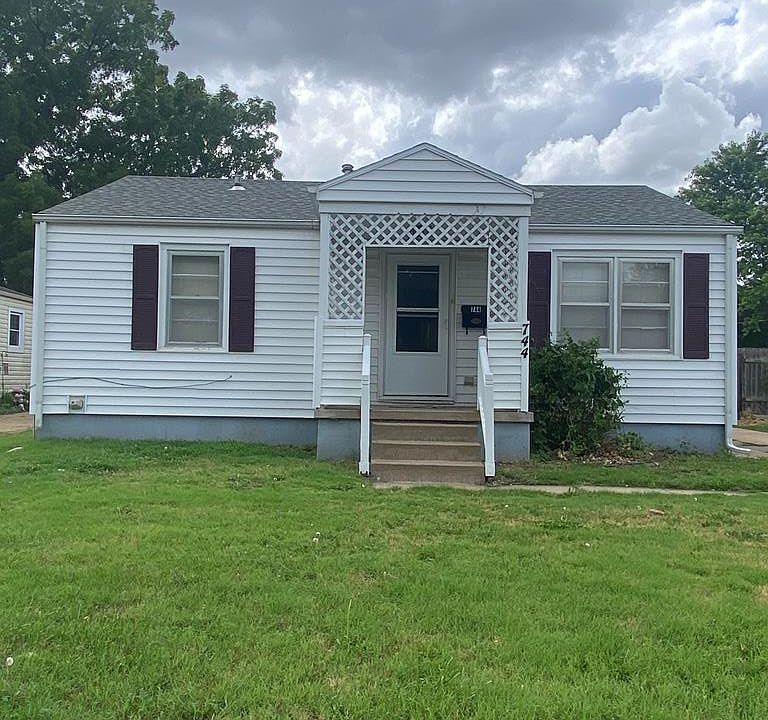 1st image of 744 Wood Ave