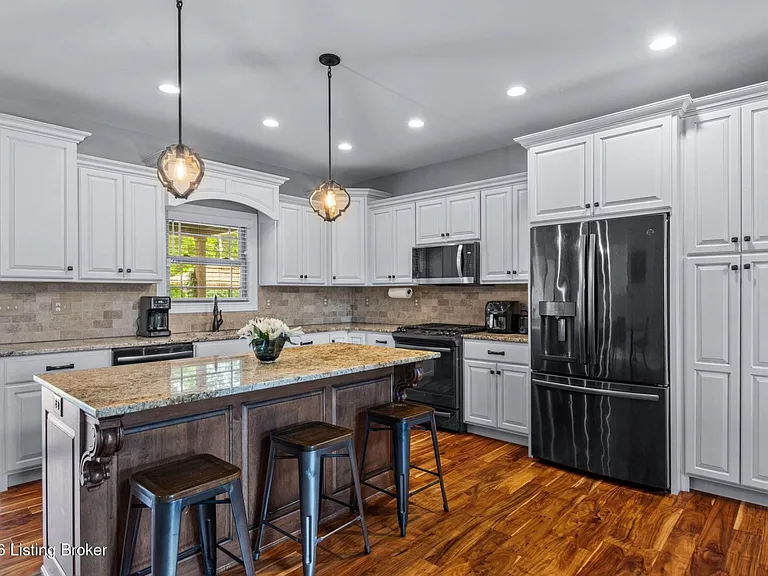 673 Marthas Ct — Photo 11