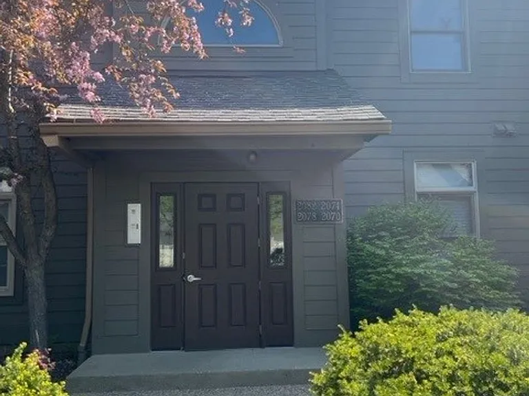 2074 Bent Trail Ct — Photo 3