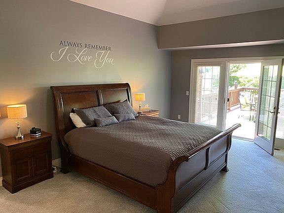 Master bedroom & deck 