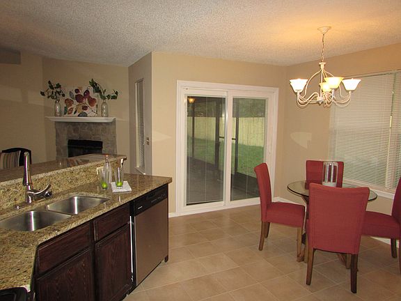 Eat-in kitchen