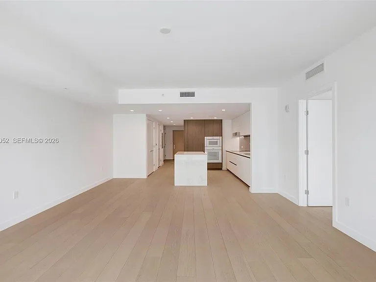 9221 E Bay Harbor Dr #210 — Photo 8