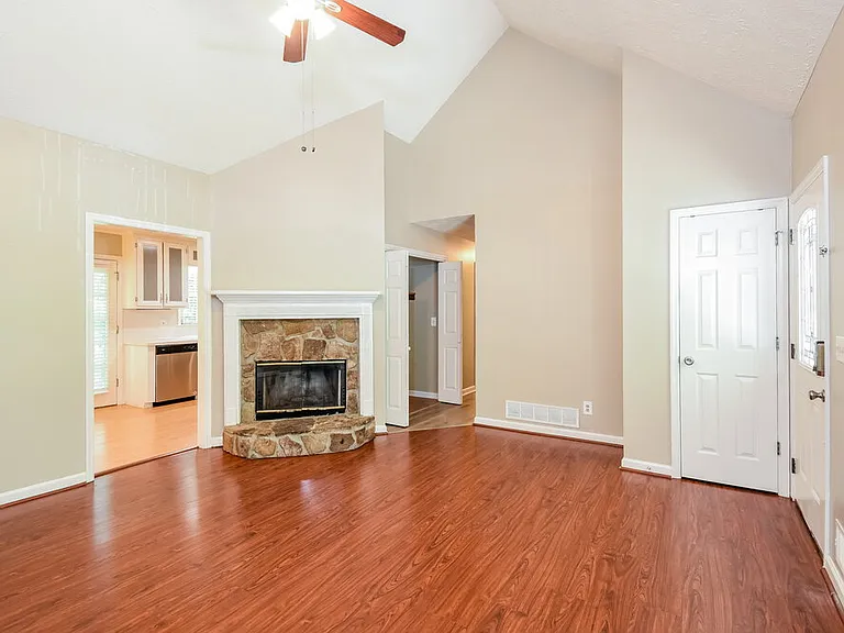 503 Brooksdale Dr — Photo 5