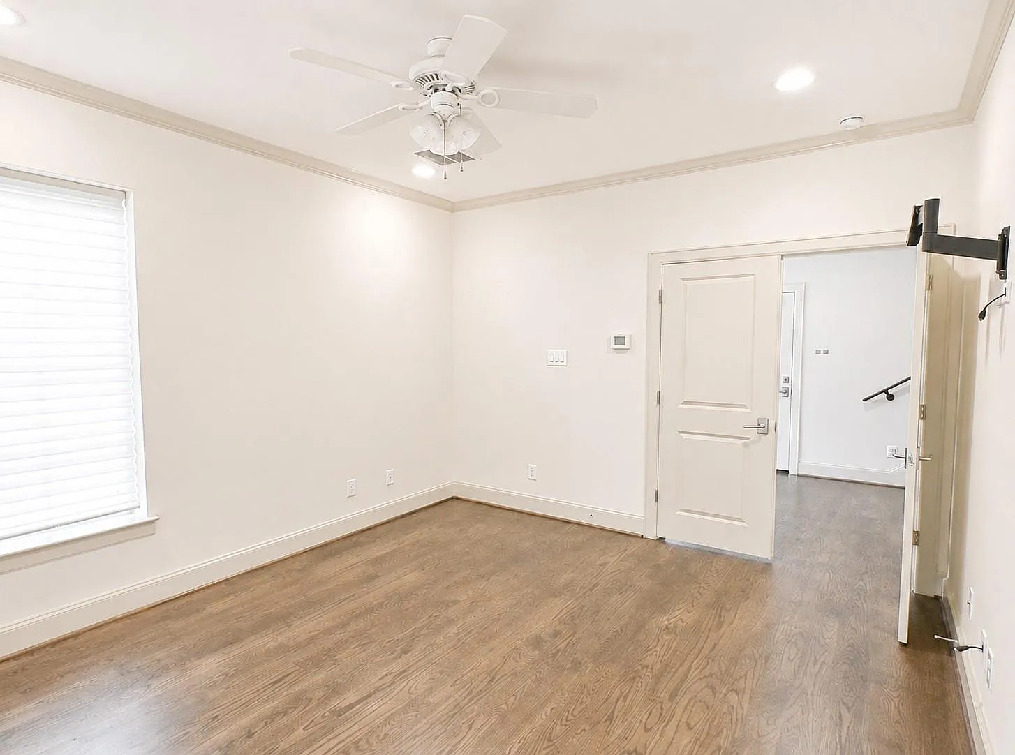 3 bed, 3.5 bath, 2441 sqft, $3,800 — Photo 2