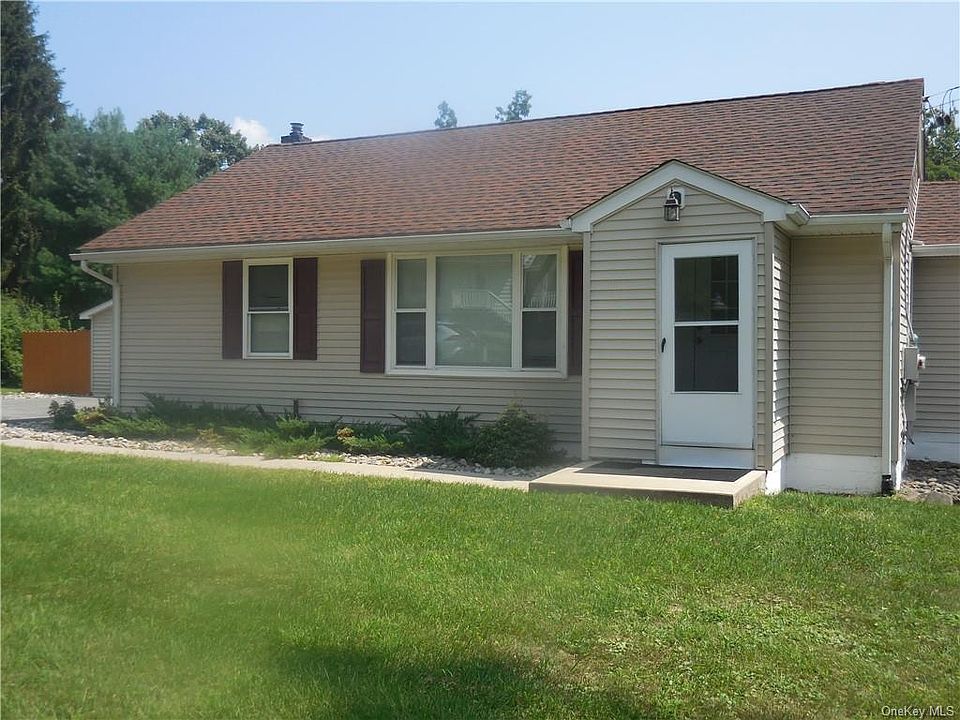1st image of 20 Bauer Ln Unit 2