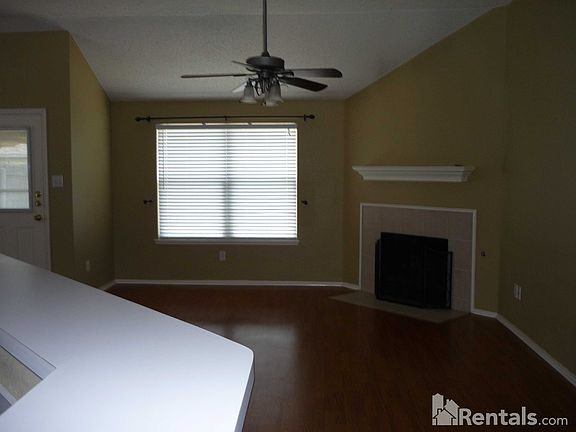 4th image of 11012 Briaroaks Dr