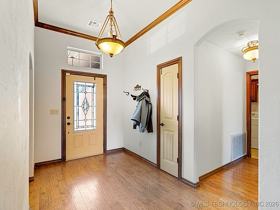 4th image of 431 Westchester Ct