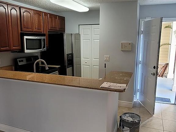 5th image of 4115 Chatham Oak Ct APT 202
