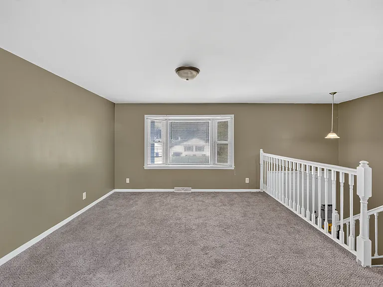 15726 Avalon Ave — Photo 16