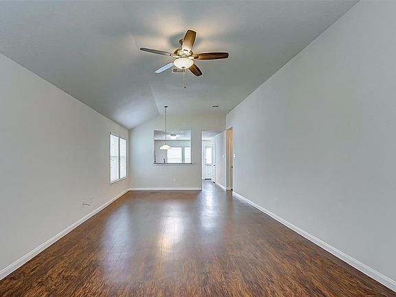 4th image of 2611 Verano Dr