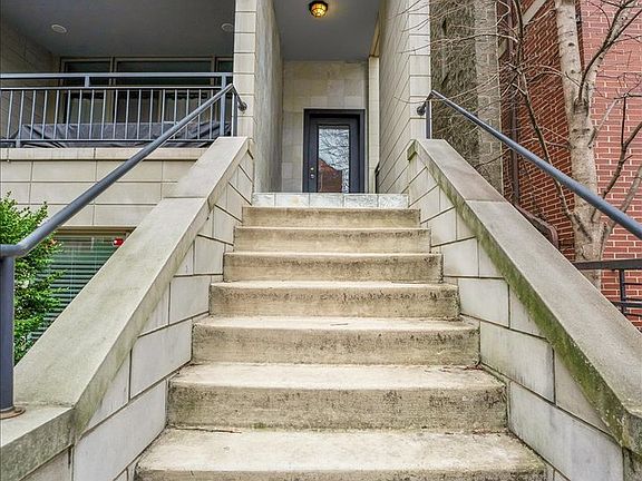 3rd image of 1021 N Wood St APT 2