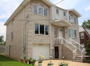 1632 Ponsi St, Fort Lee, NJ 07024