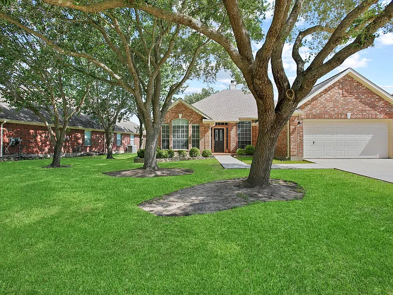 8305 Spinnaker Bay Ln — Photo 1