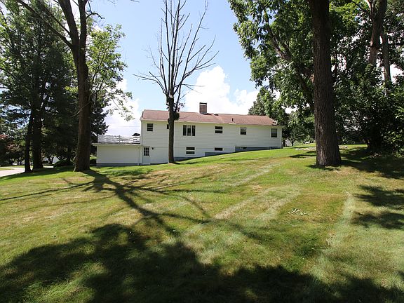 5th image of 1 Crestwood Dr