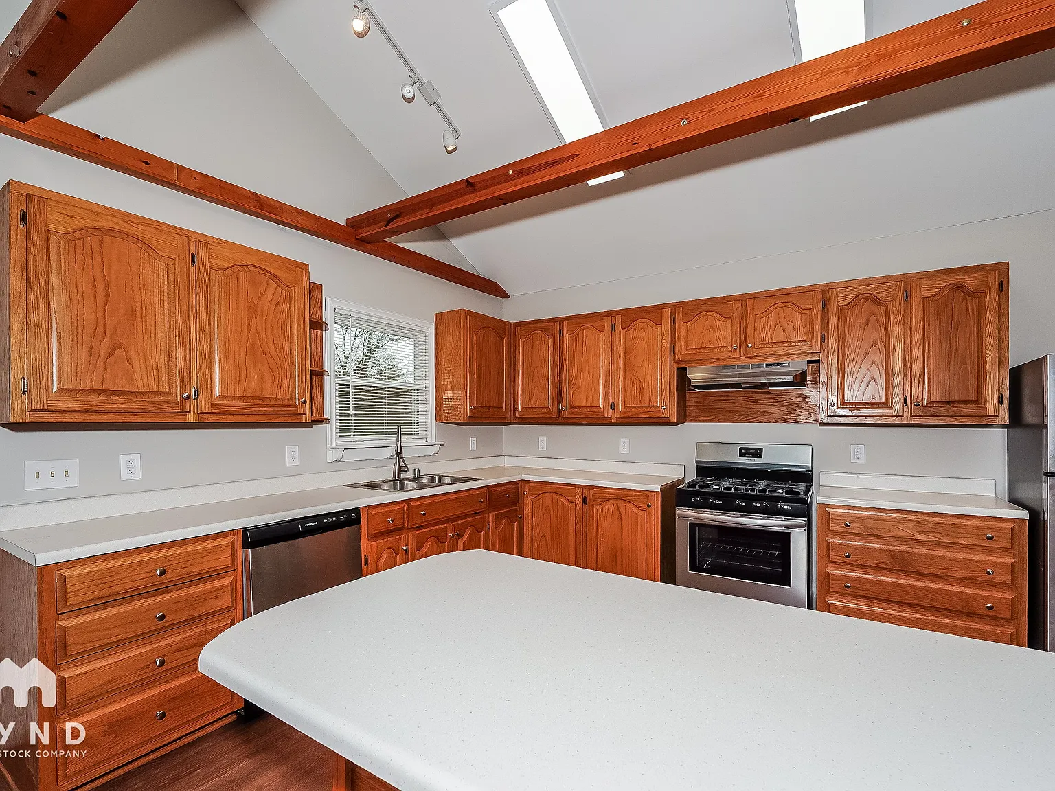4 bed, 2.0 bath, 1770 sqft, $1,920 — Photo 3