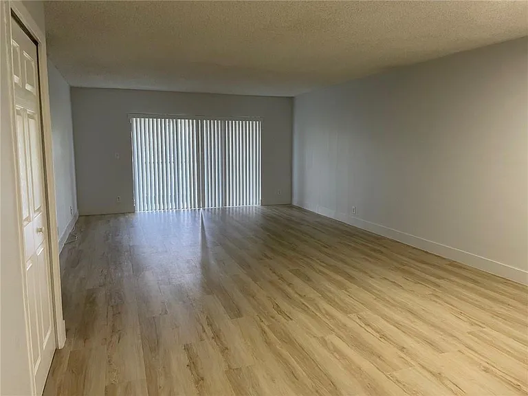 235 Lakeview Dr #102 — Photo 8