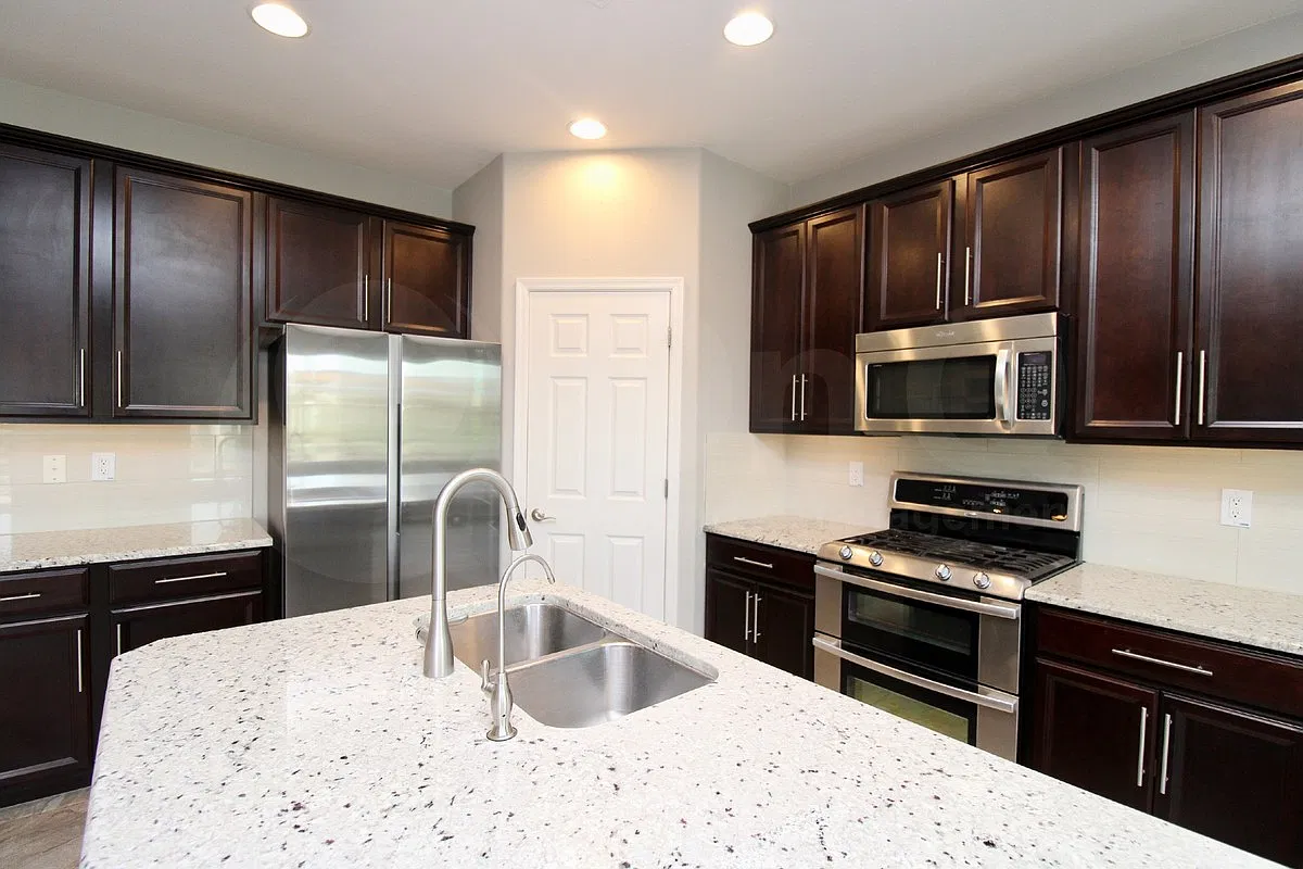 2 bed, 2.0 bath, 1566 sqft, $2,050 — Photo 3