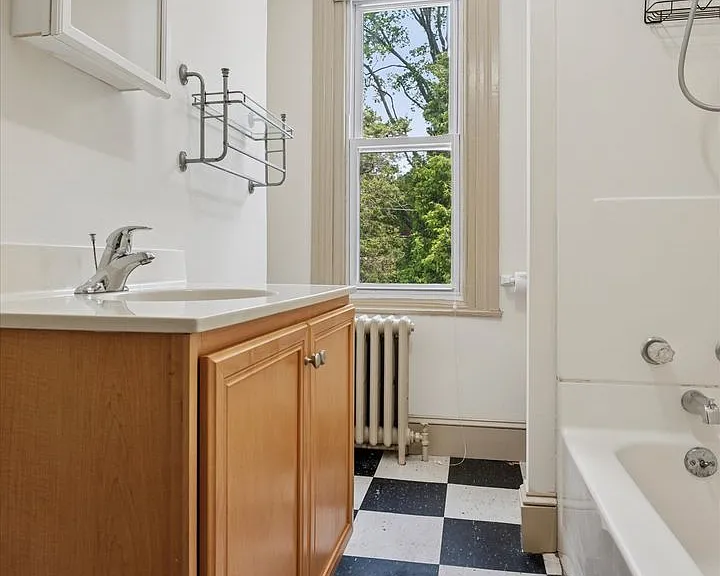 421 N Walnut St — Photo 10