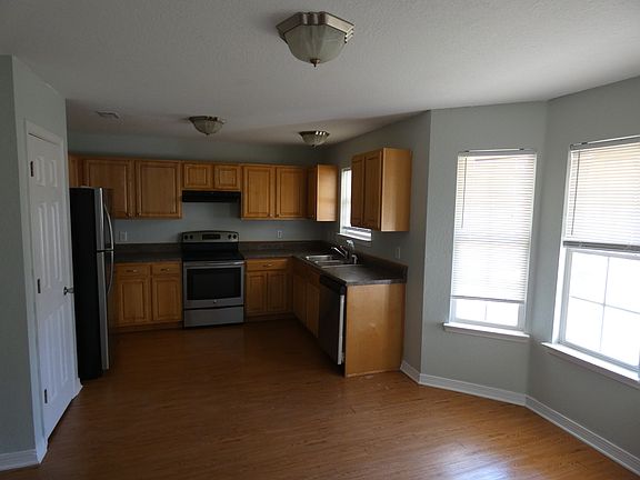 Kitchen and dinnering area