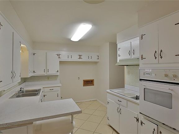 4th image of 1901 Westview Dr