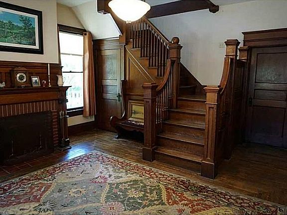 3rd image of 266 S Belmont Ave