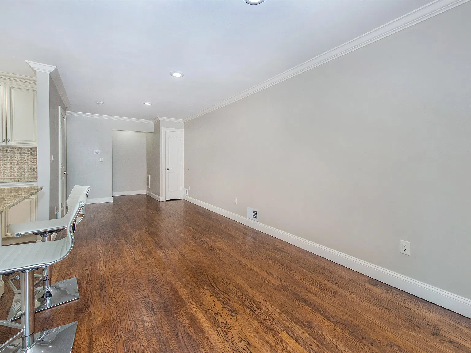 3 bed, 2.5 bath, $4,300 — Photo 4