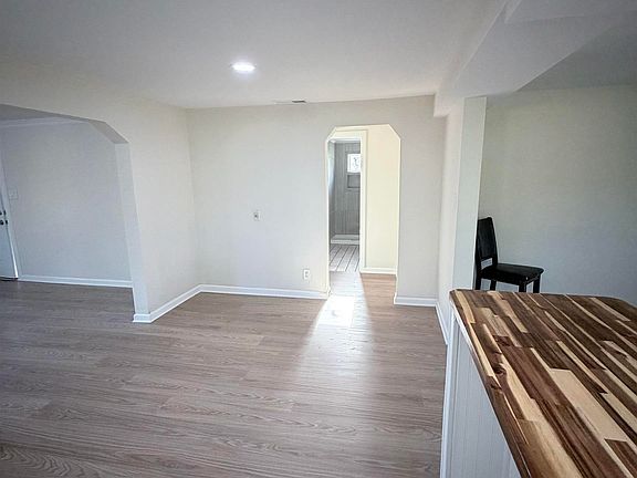 5th image of 822 W 28th St