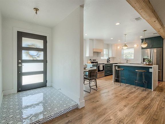 5th image of 1323 N Park Dr