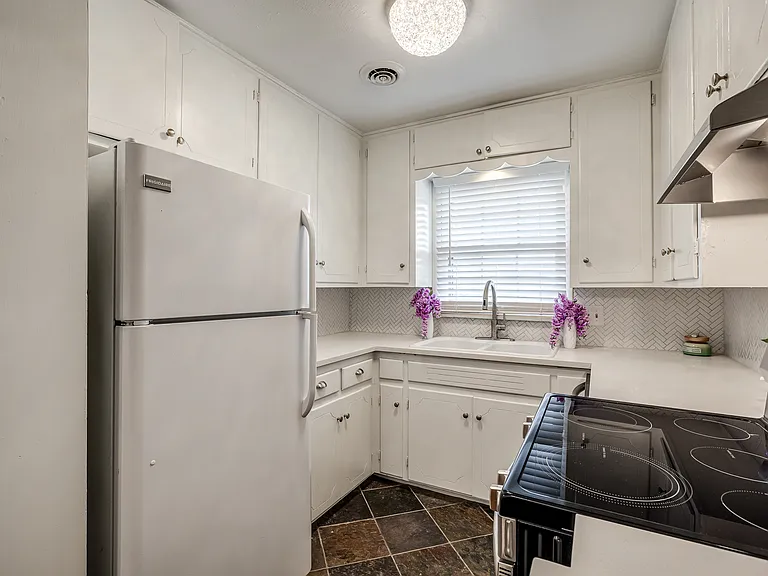 4620 N Harvey Pkwy #1/2 — Photo 6