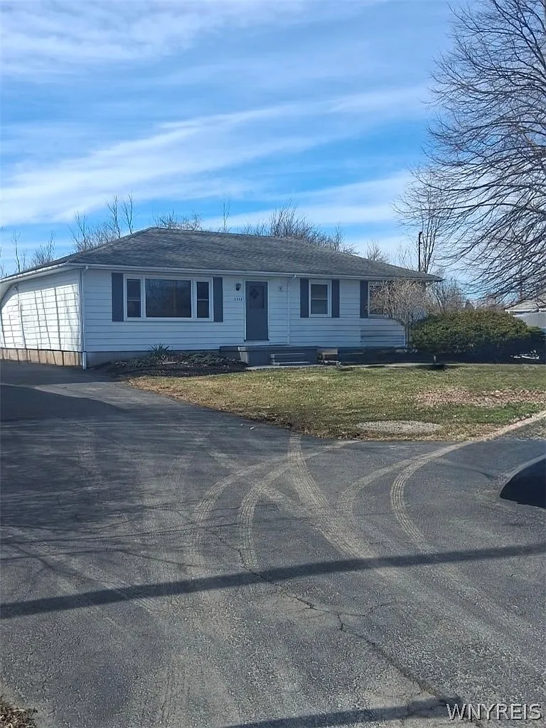 6342 Campbell Blvd photo 1